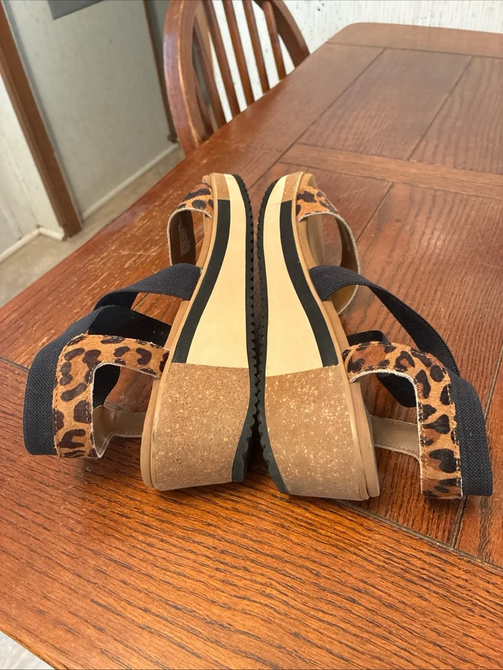 Yellow Box Janalee Leopard Wedge Sandals Women's 7 Leather Elastic Strap Shoes